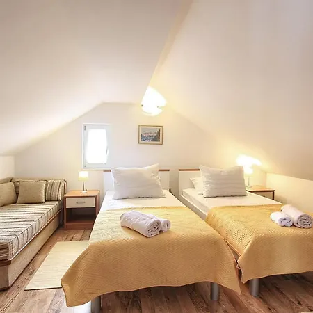 Apartman Gloria 2 *